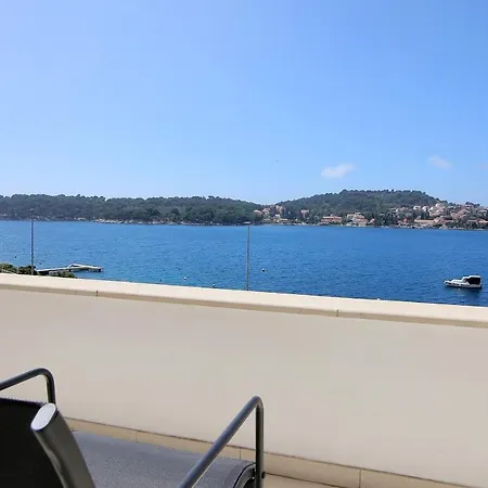 M 4 - Sea View, Breakfast & Free Garage Parking 아파트 자톤